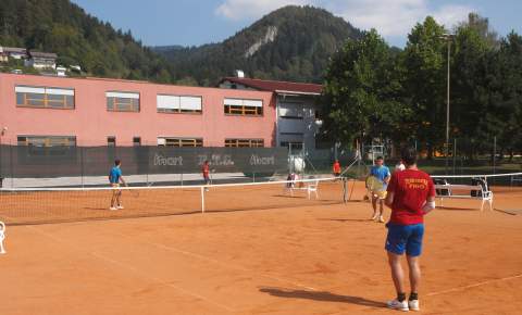 Tenis igrišči